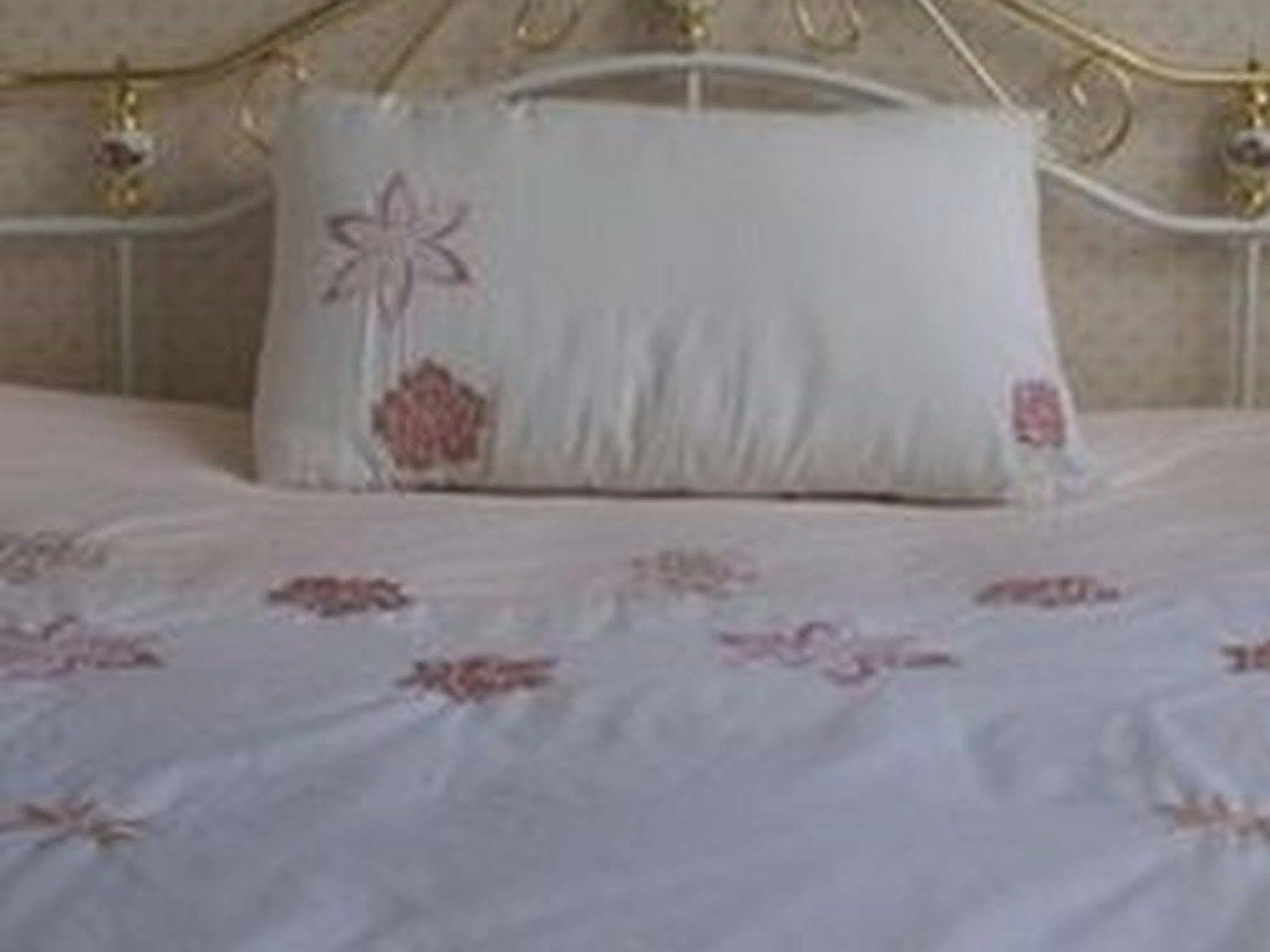 Sussex Guest house Slough